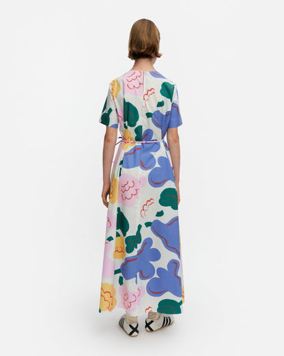Asetelma Kukasta Kukkaan Dress